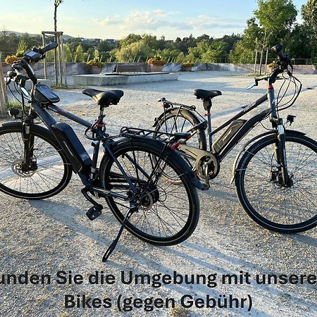 Gemuetliches Helles Apartment Mit Balkon Und Parkplatz Vor Der Tuer Im Zentrum Von バイロイト エクステリア 写真