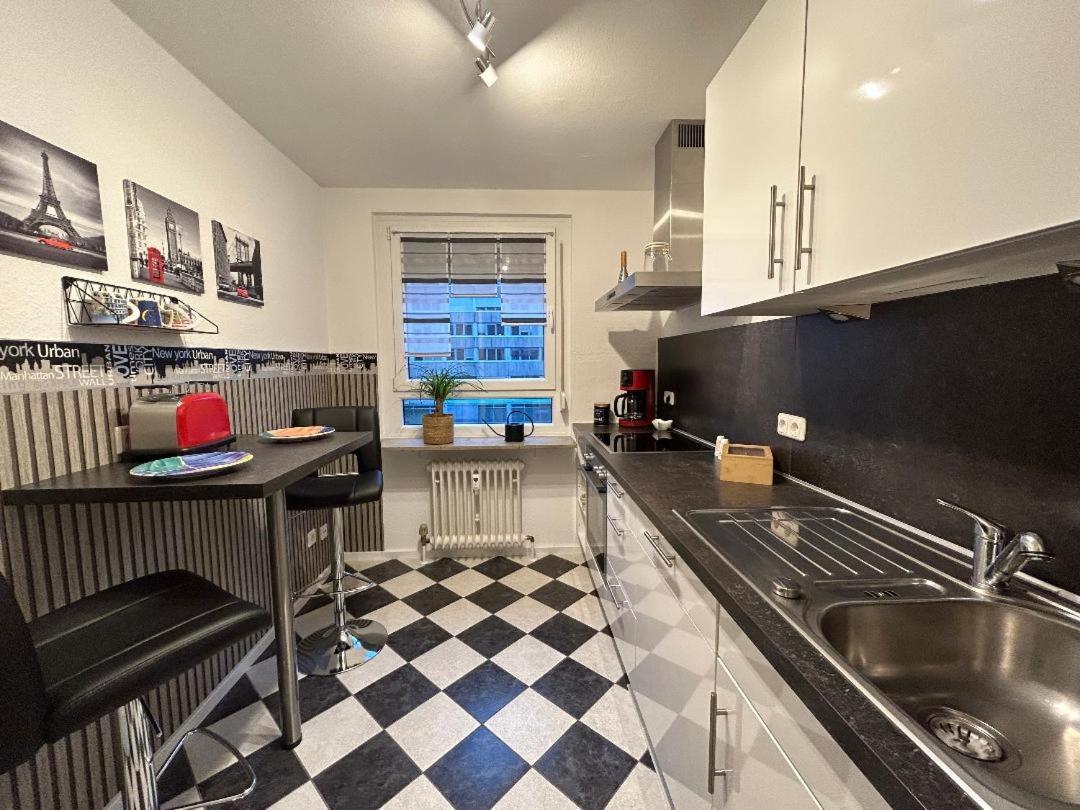 Gemuetliches Helles Apartment Mit Balkon Und Parkplatz Vor Der Tuer Im Zentrum Von バイロイト エクステリア 写真